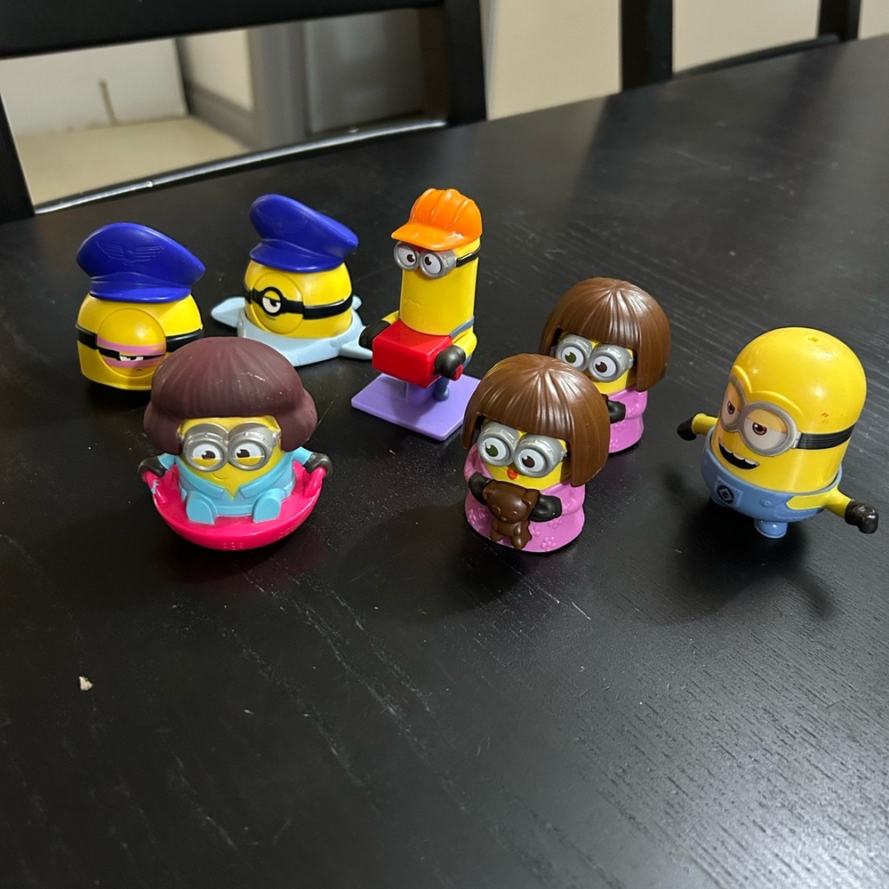 2/20❤️- TOYS | Assorted minion toys